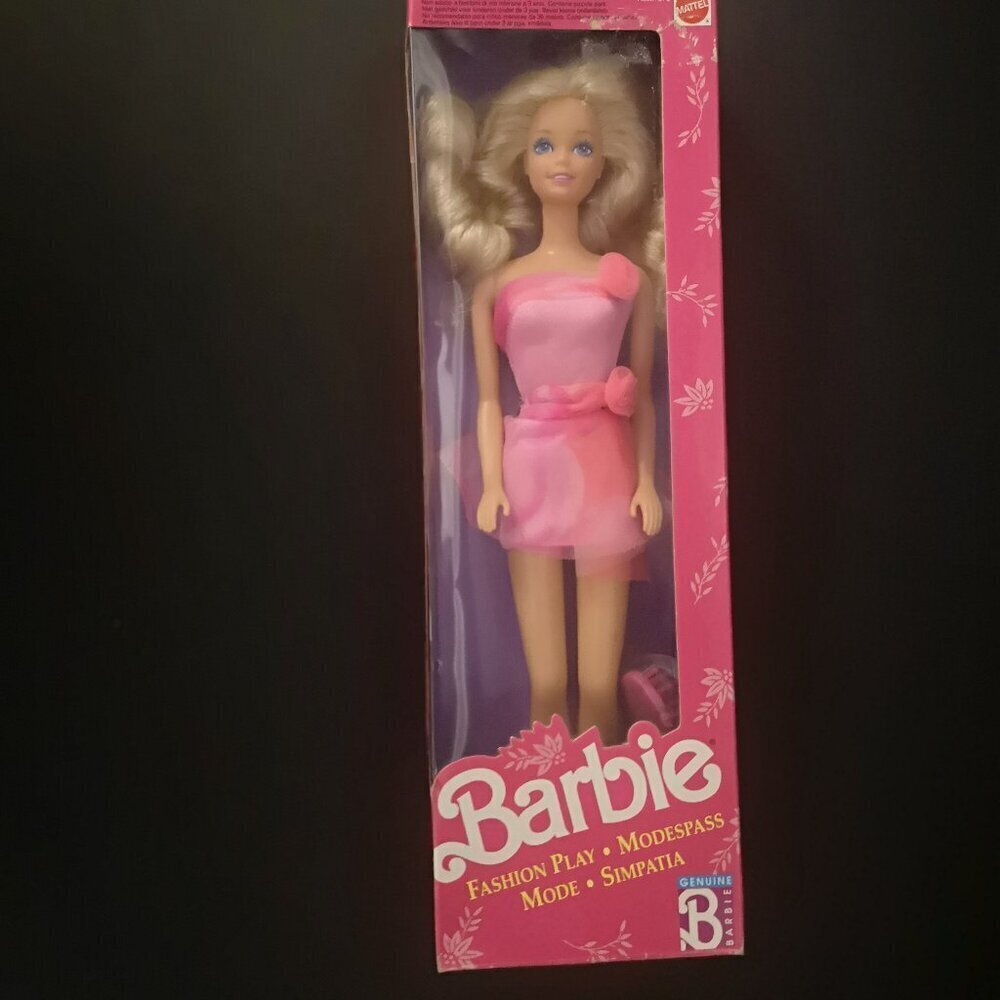 Vintage Mattel 1990 Fashion Play Barbie Doll New in Box 11 1/2" Tall